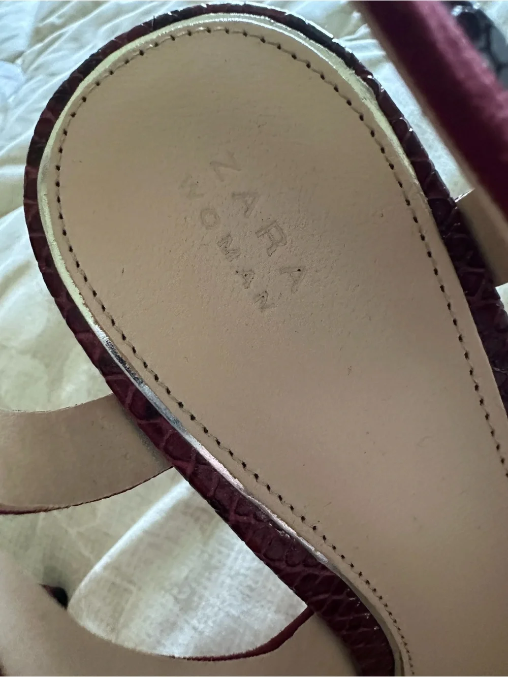 Pointed velvet croc heels - Picture 3 of 8